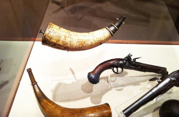 Concord MA Powder horn and gun in the Concord Museum